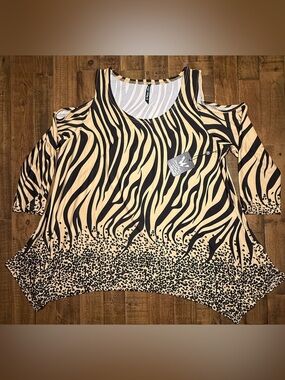 White Mark 3XL Animal Print Cold Shoulder Tunic Top with Pockets